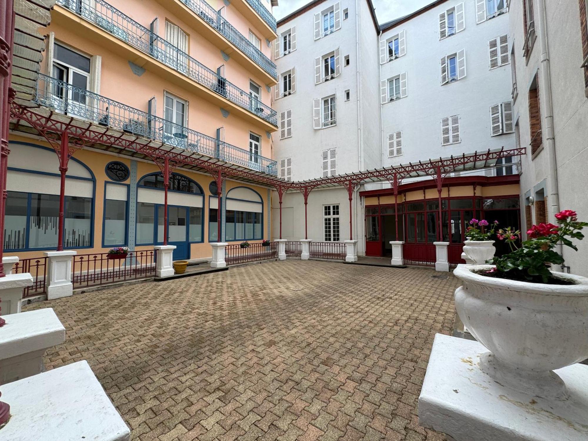 Petit Splendid - Ancien Palace, Balcon, Centre Vichy Exterior photo